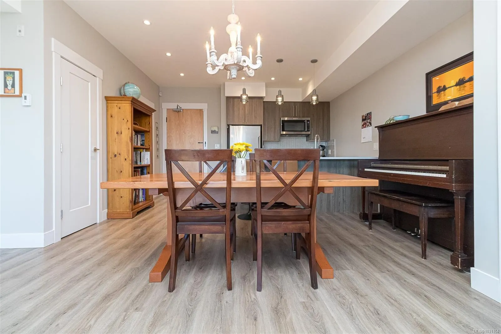 2500 Hackett Cres