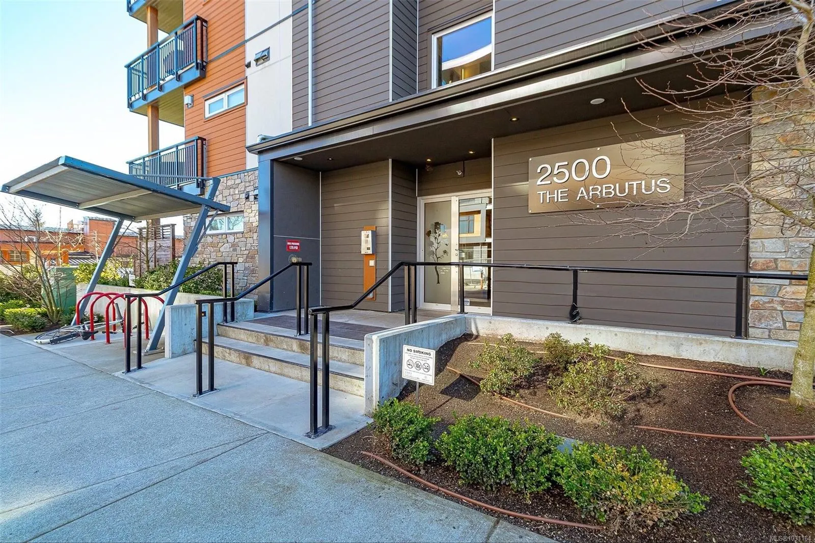 2500 Hackett Cres