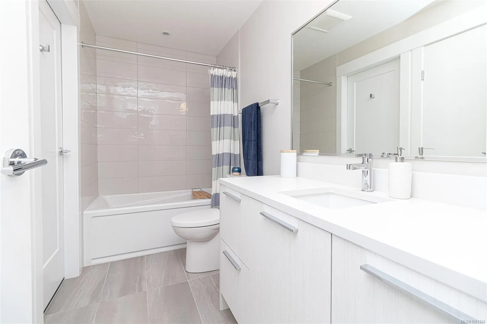 2500 Hackett Cres