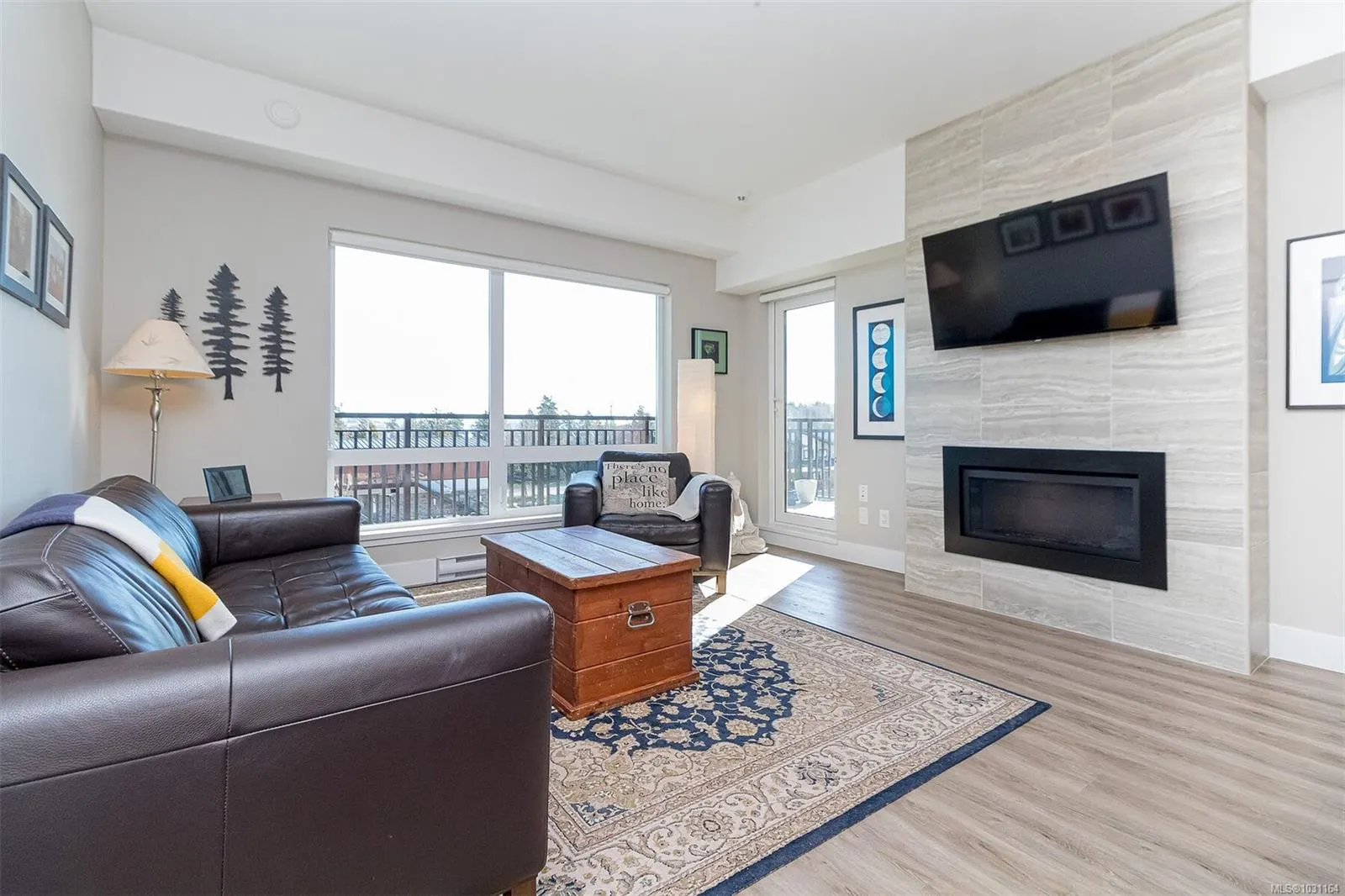 2500 Hackett Cres