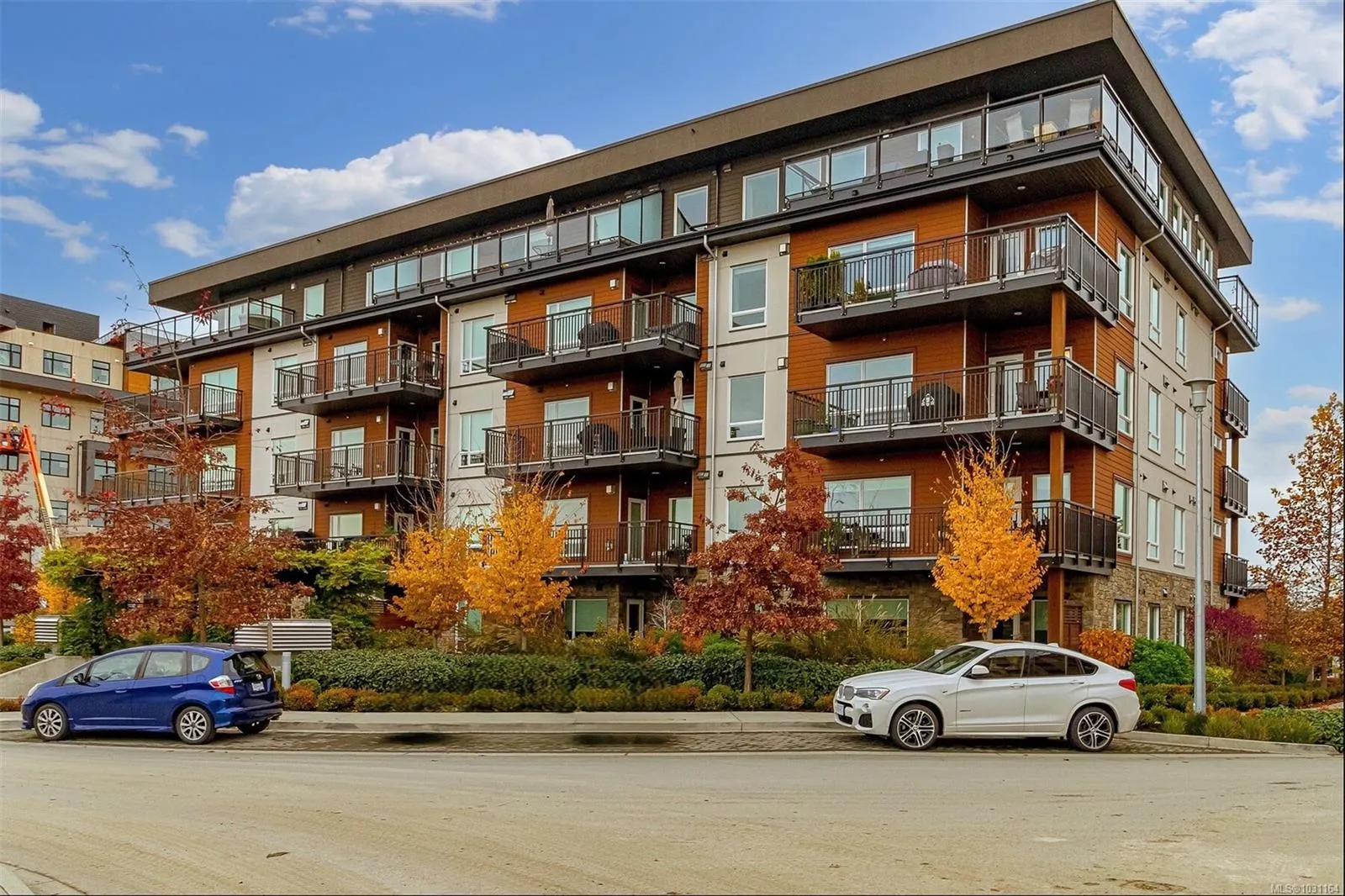 2500 Hackett Cres