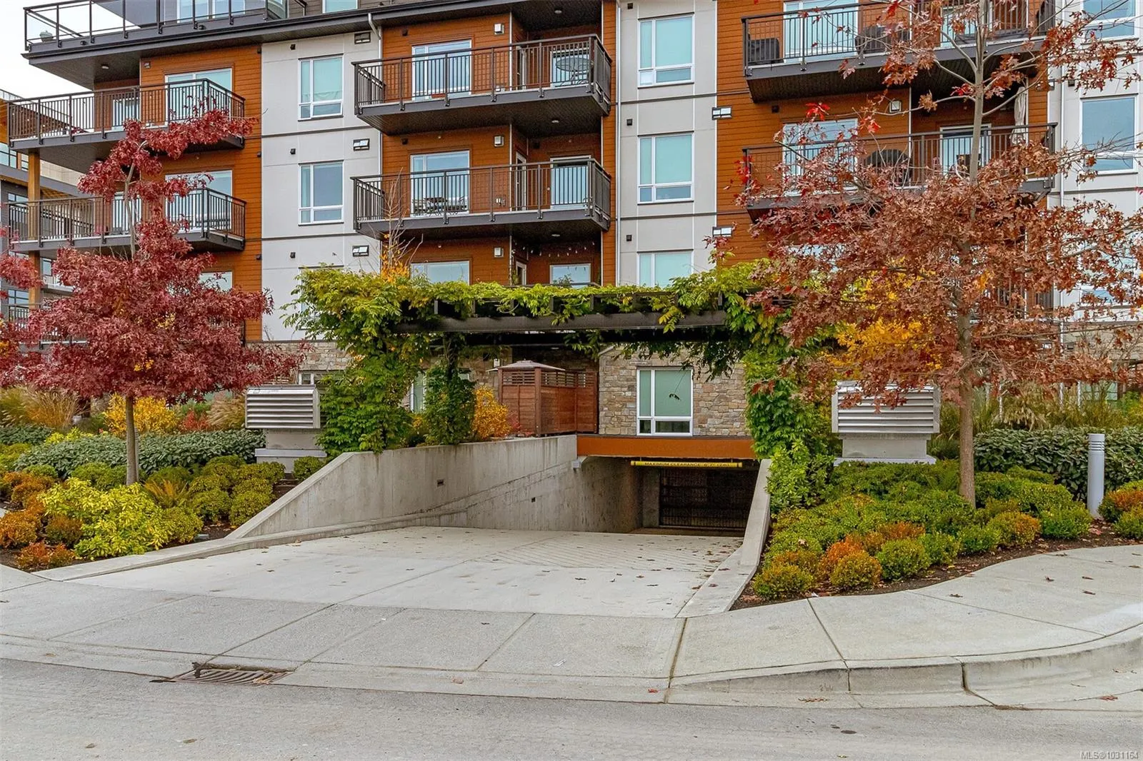 2500 Hackett Cres