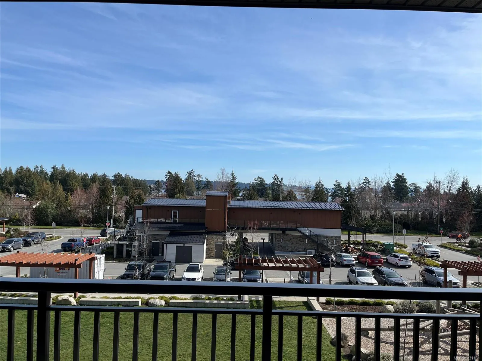 2500 Hackett Cres