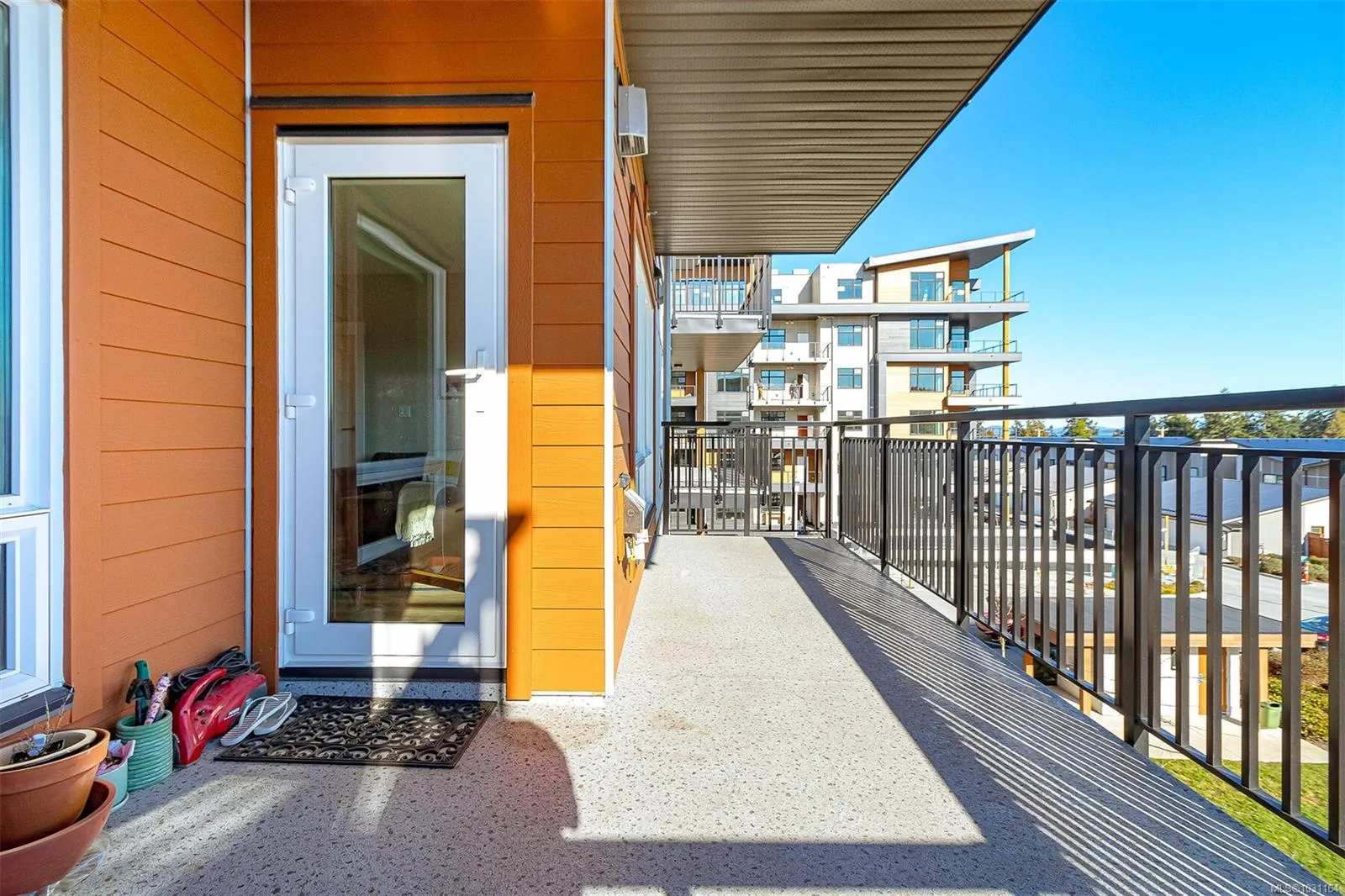 2500 Hackett Cres
