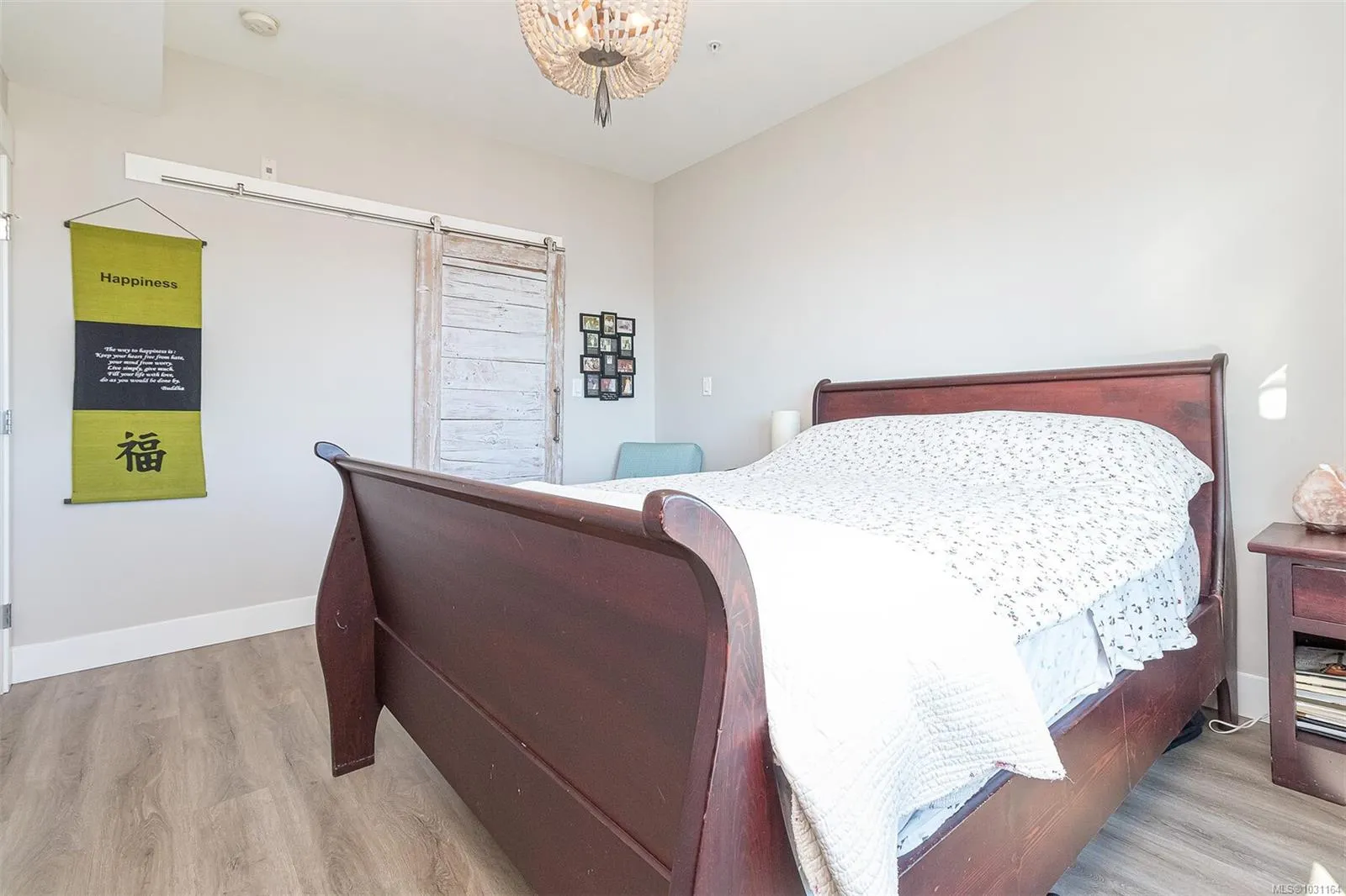 2500 Hackett Cres