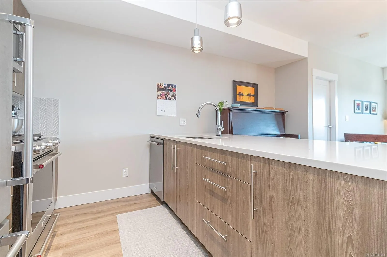 2500 Hackett Cres