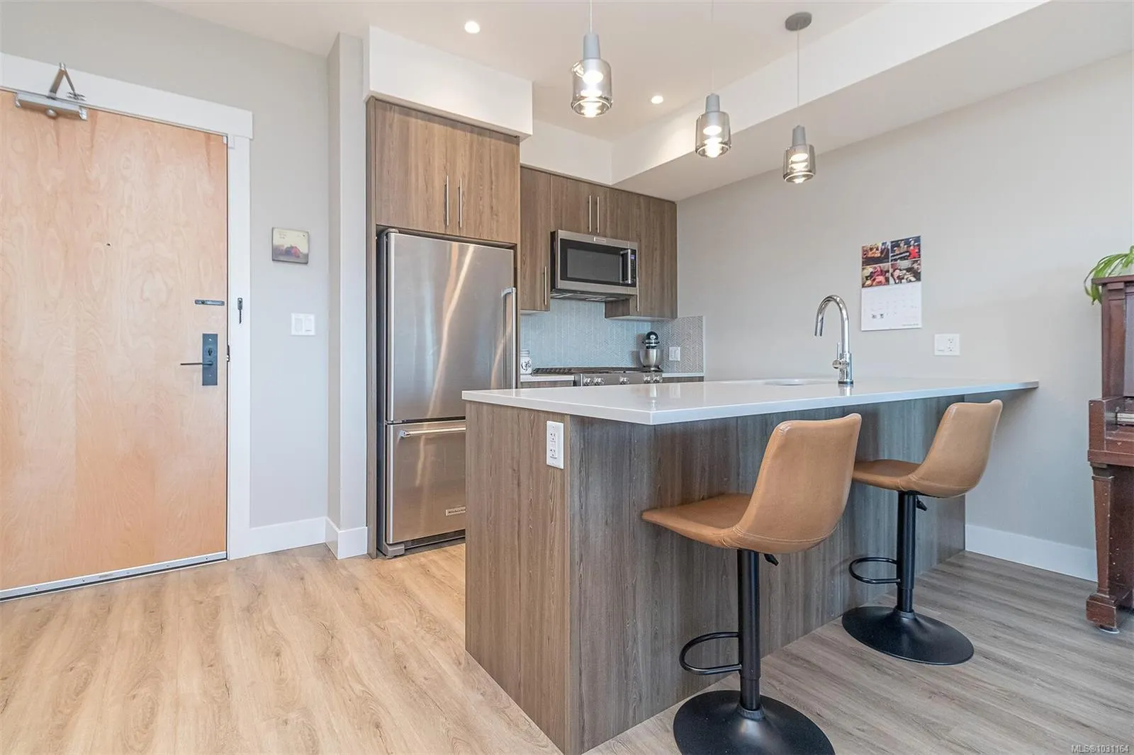 2500 Hackett Cres