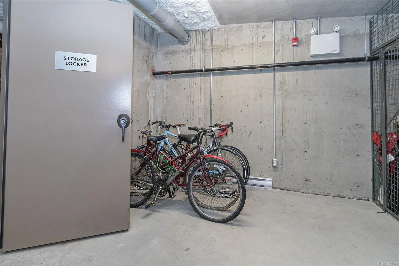 2500 Hackett Cres