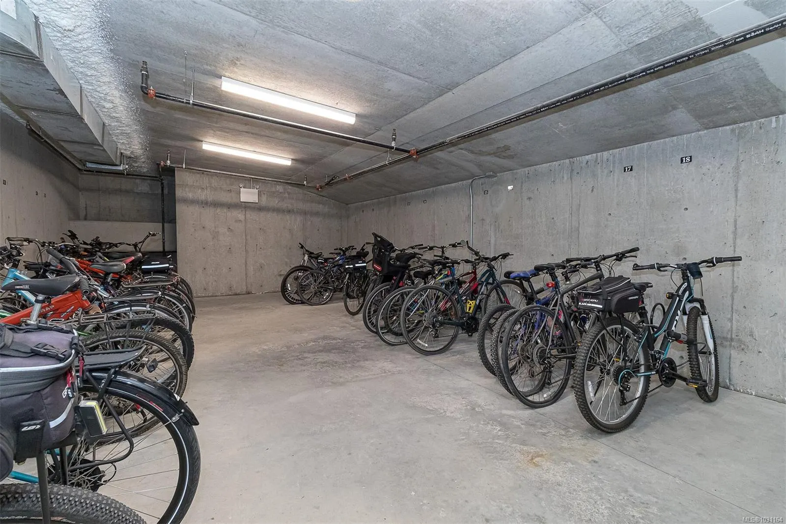 2500 Hackett Cres