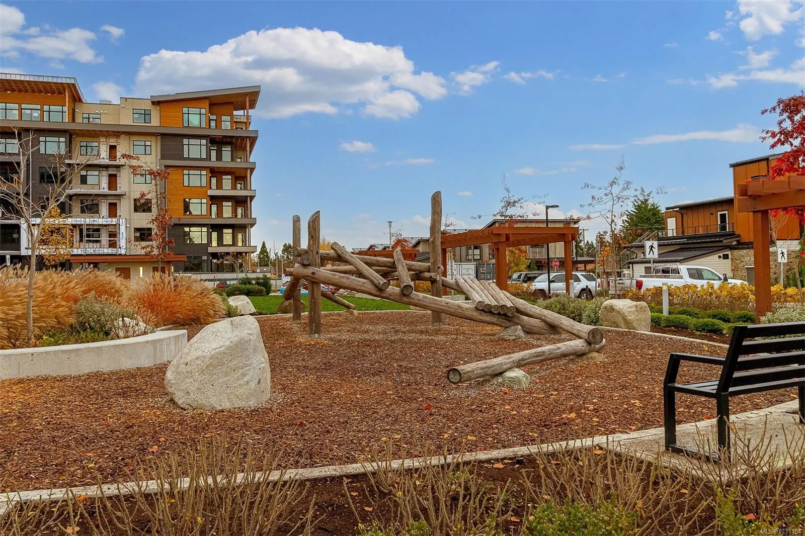 2500 Hackett Cres