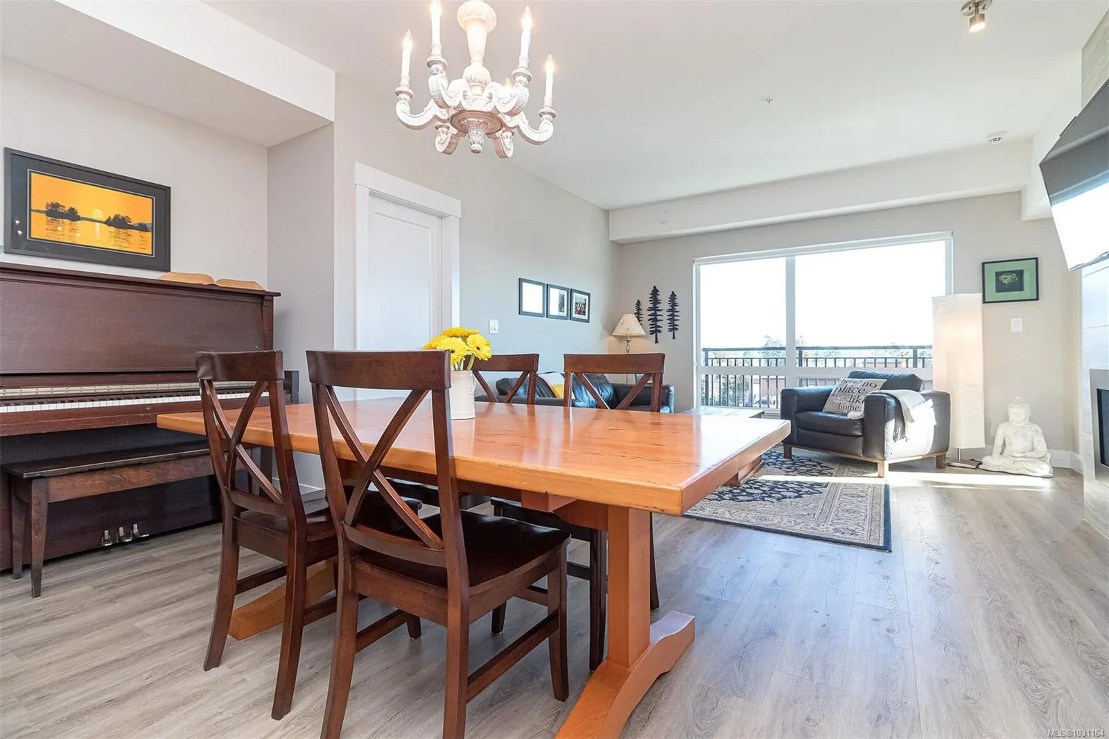 2500 Hackett Cres