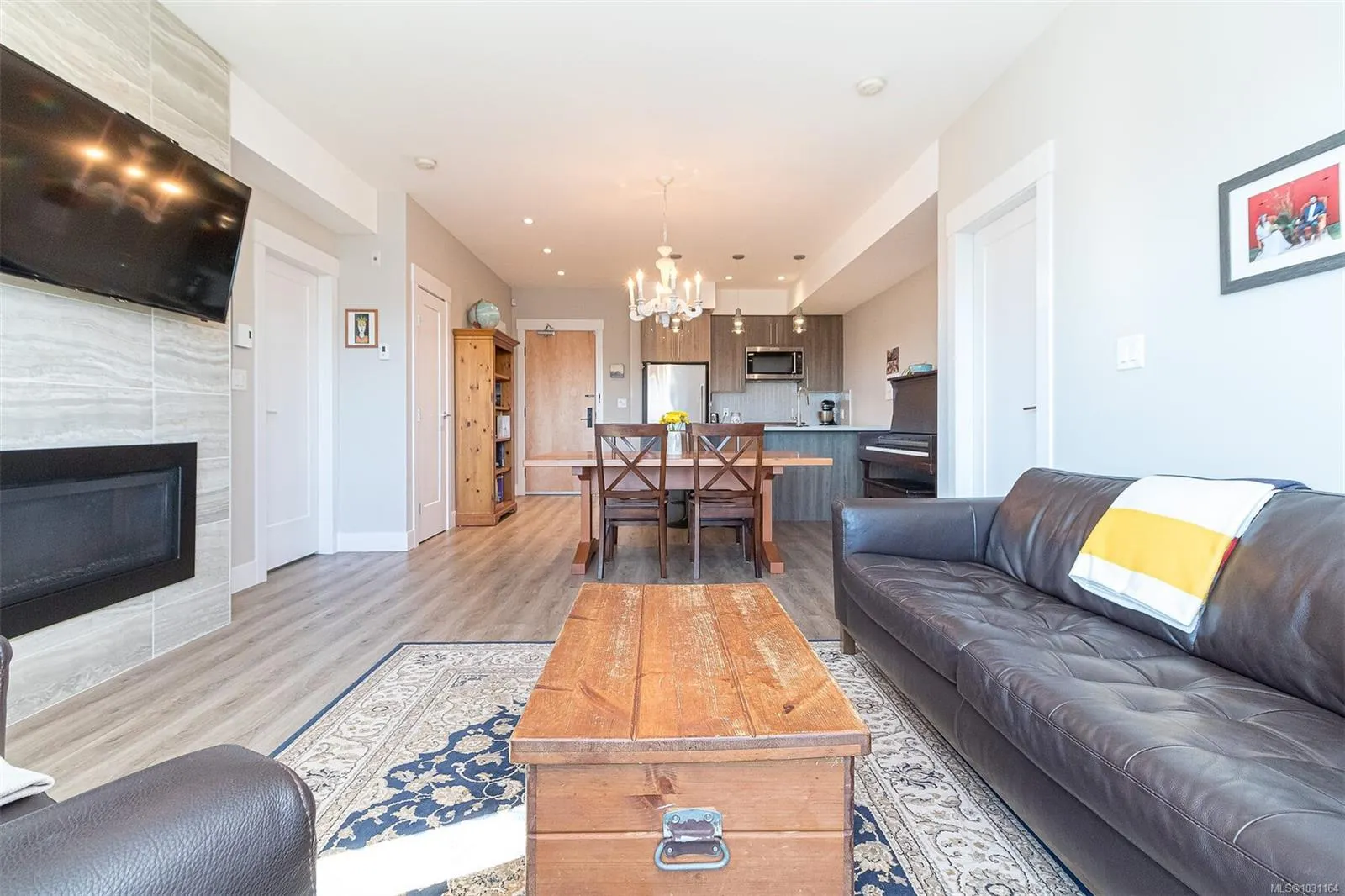 2500 Hackett Cres