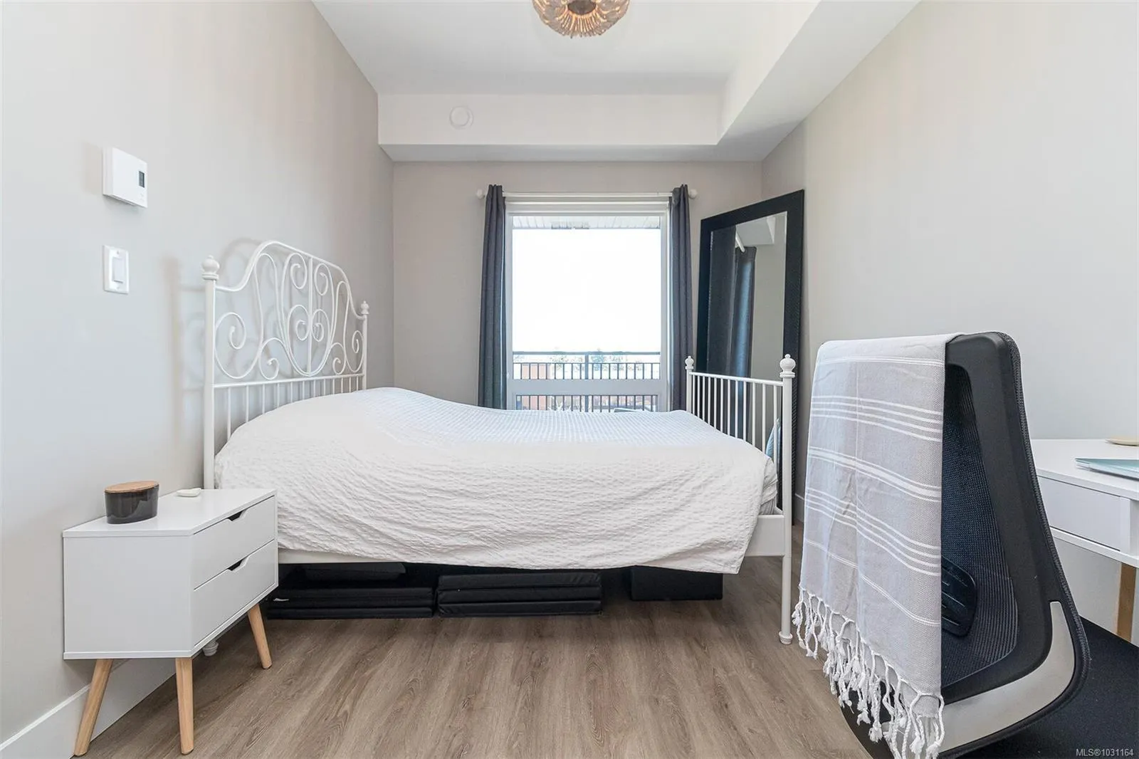 2500 Hackett Cres