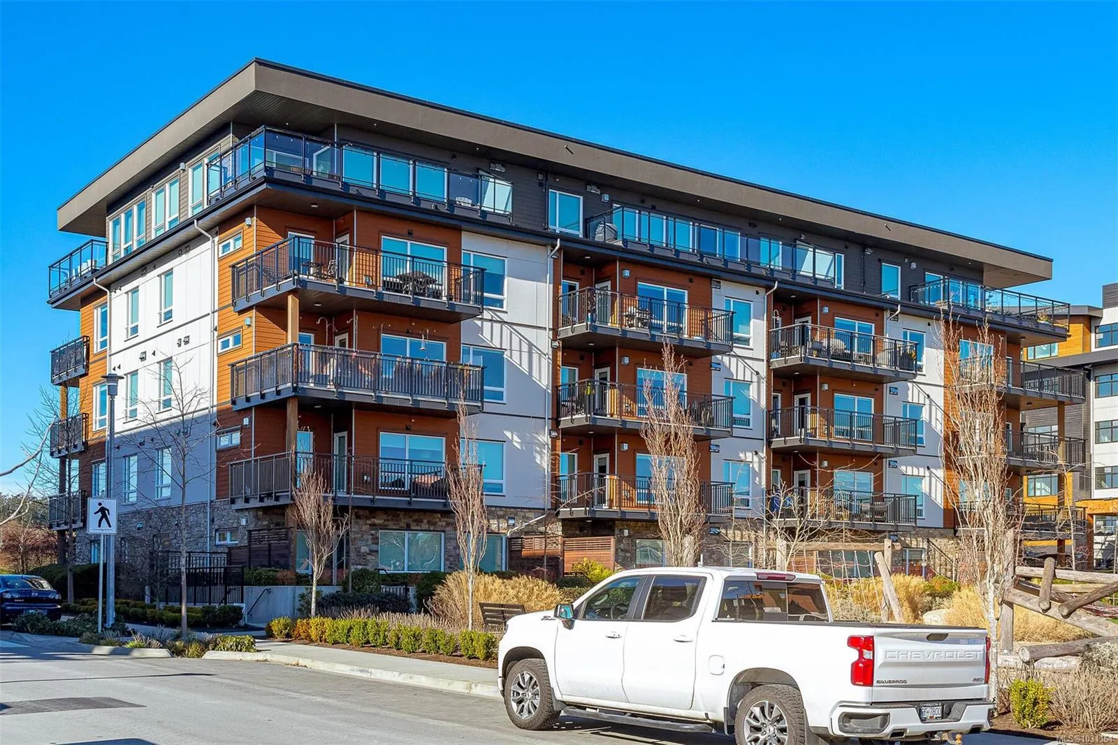 2500 Hackett Cres