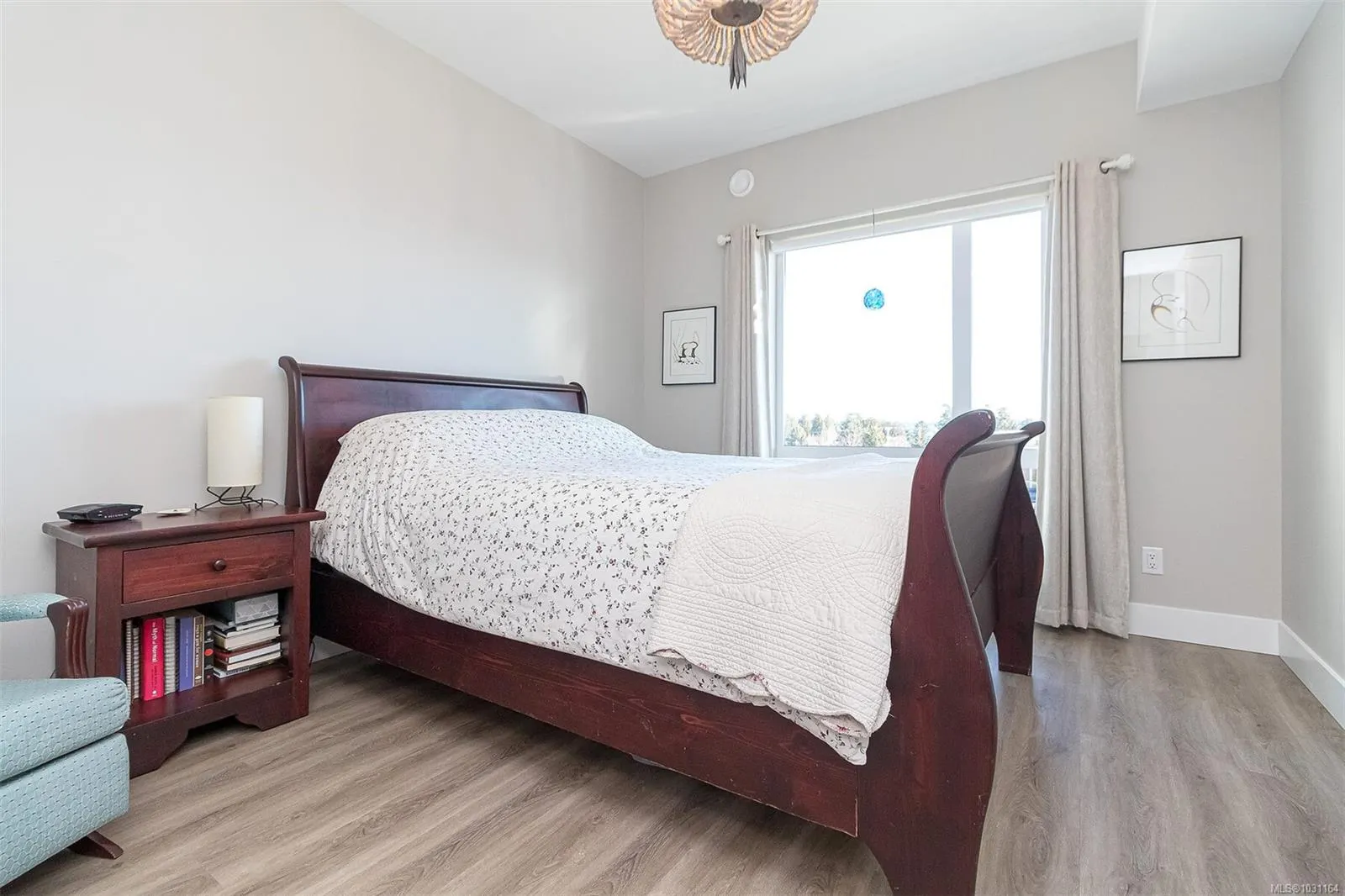 2500 Hackett Cres