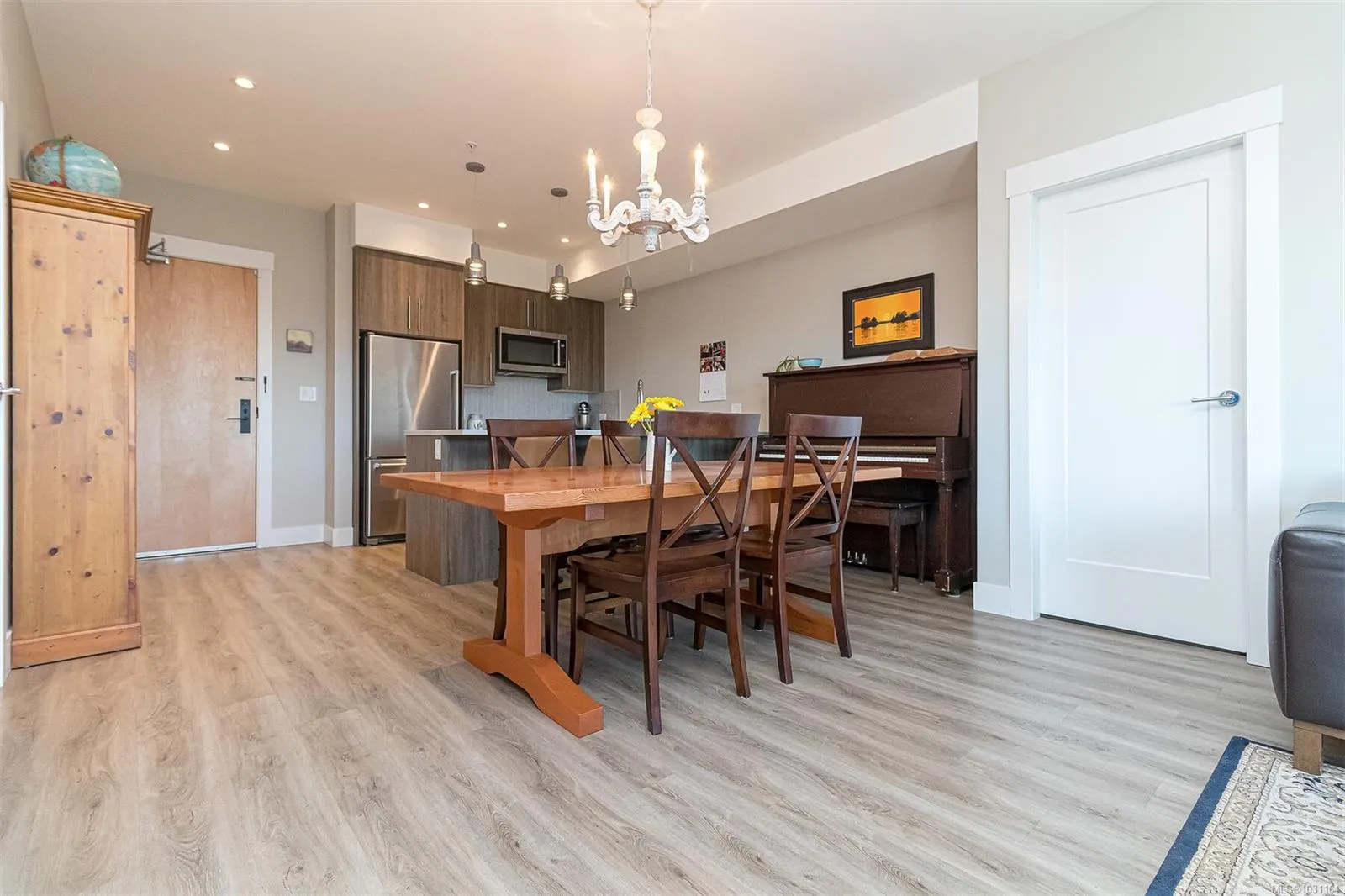 2500 Hackett Cres