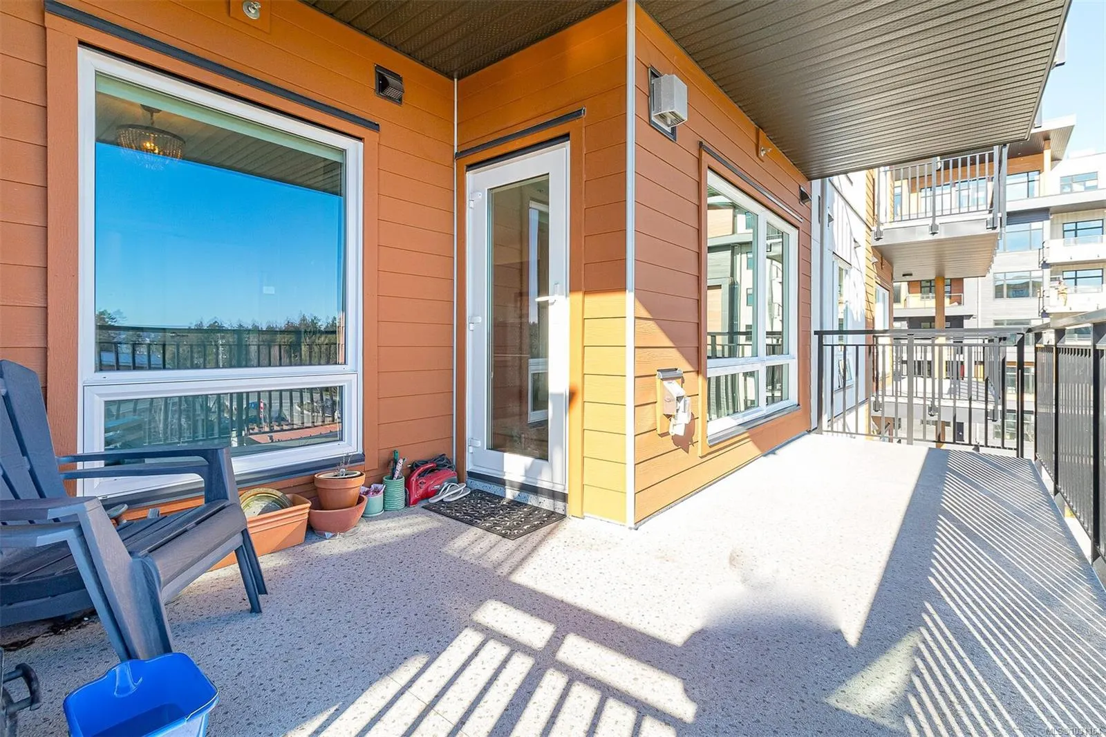 2500 Hackett Cres
