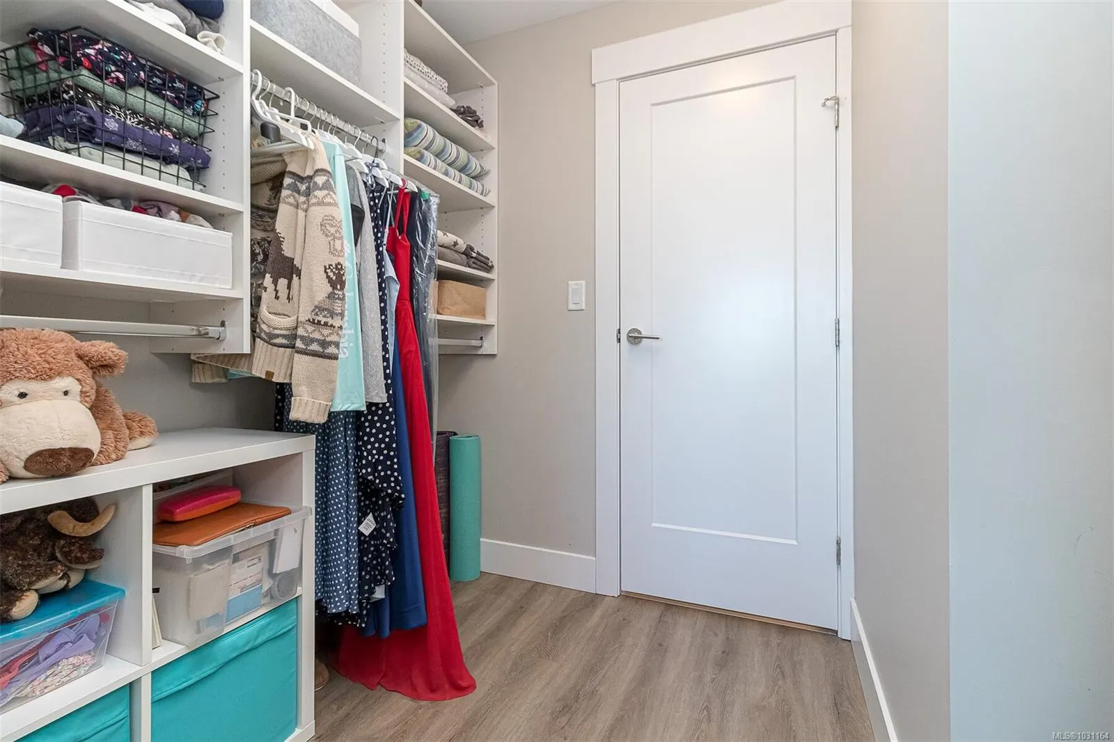 2500 Hackett Cres