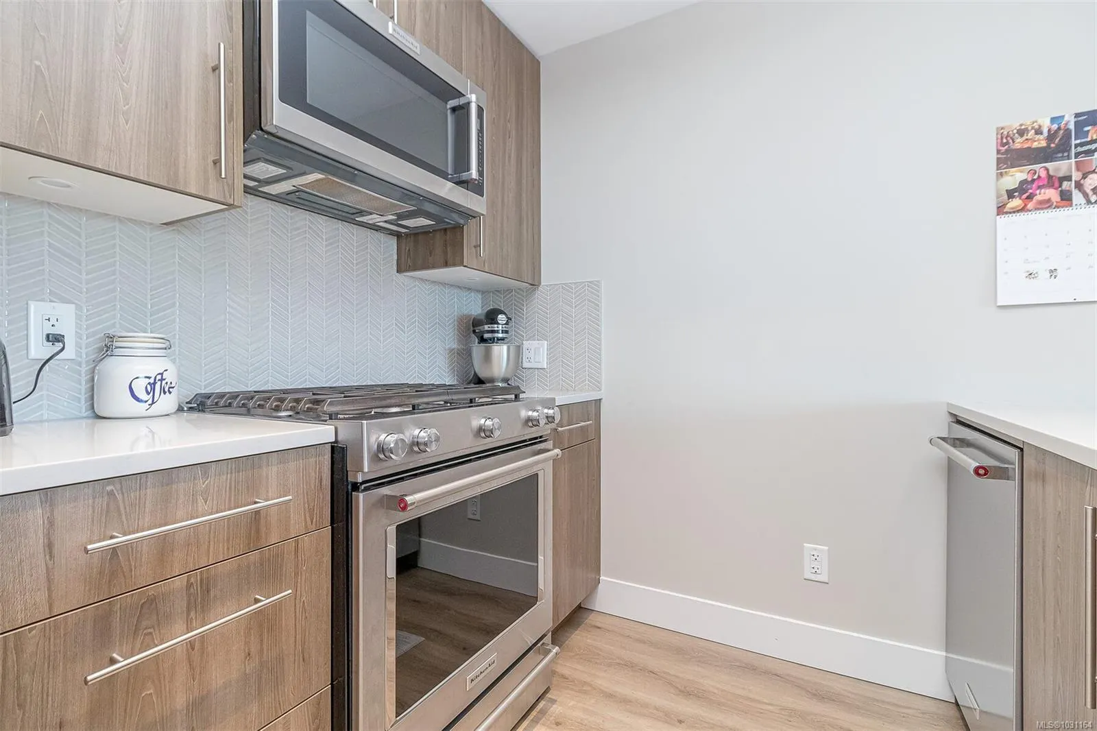 2500 Hackett Cres