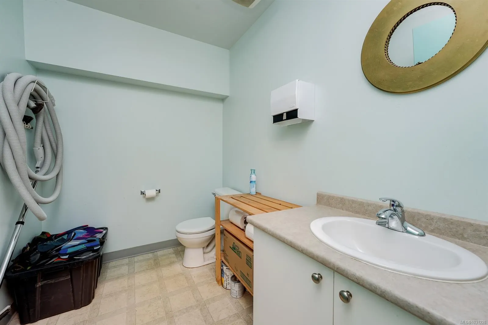2075 Henry Ave W