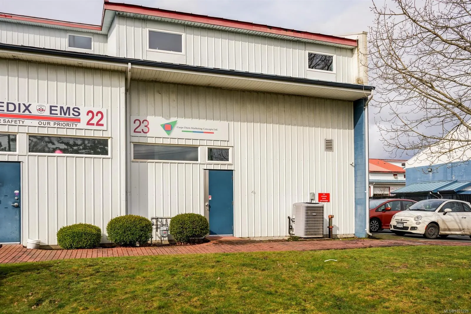 2075 Henry Ave W