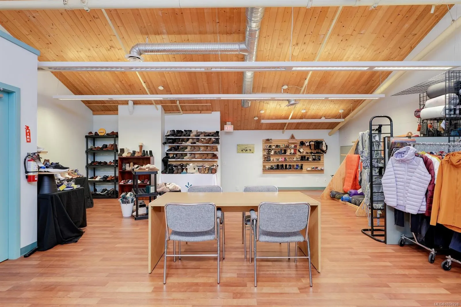 2075 Henry Ave W