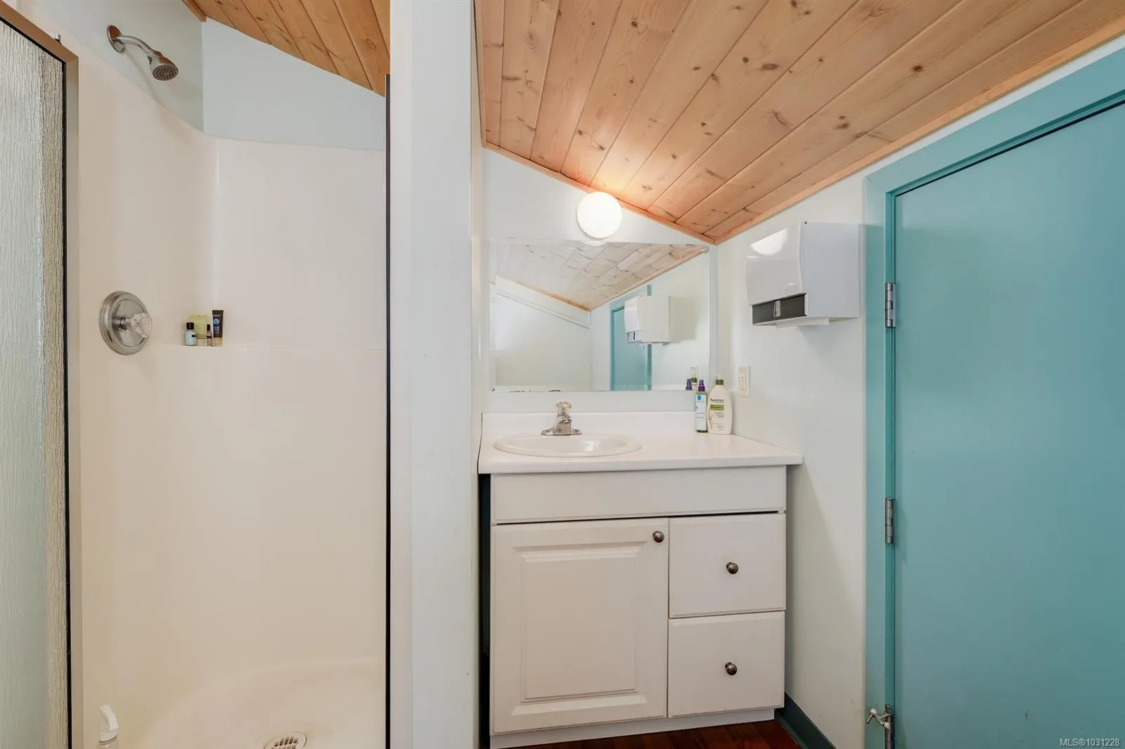 2075 Henry Ave W