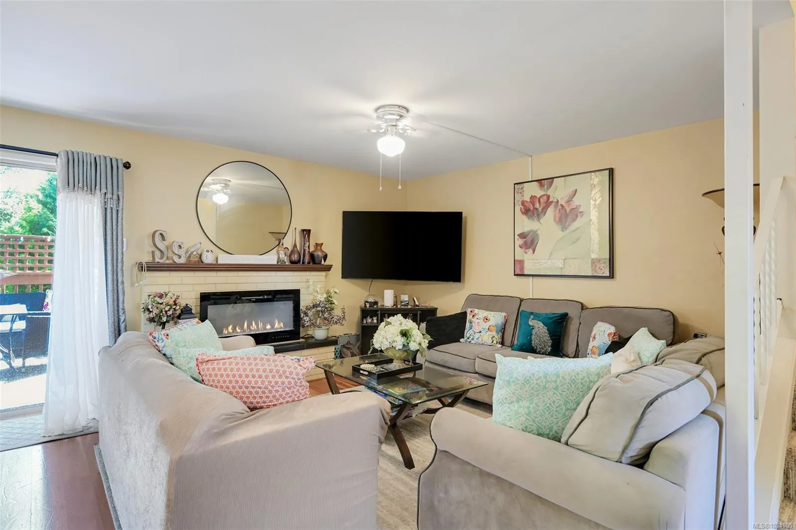 933 Admirals Rd