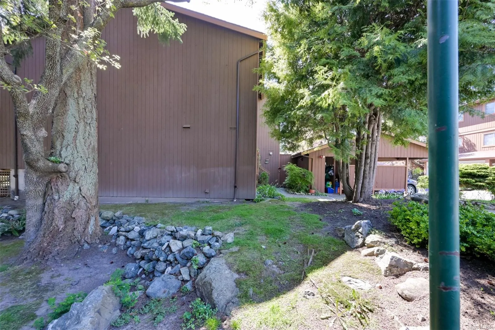 933 Admirals Rd