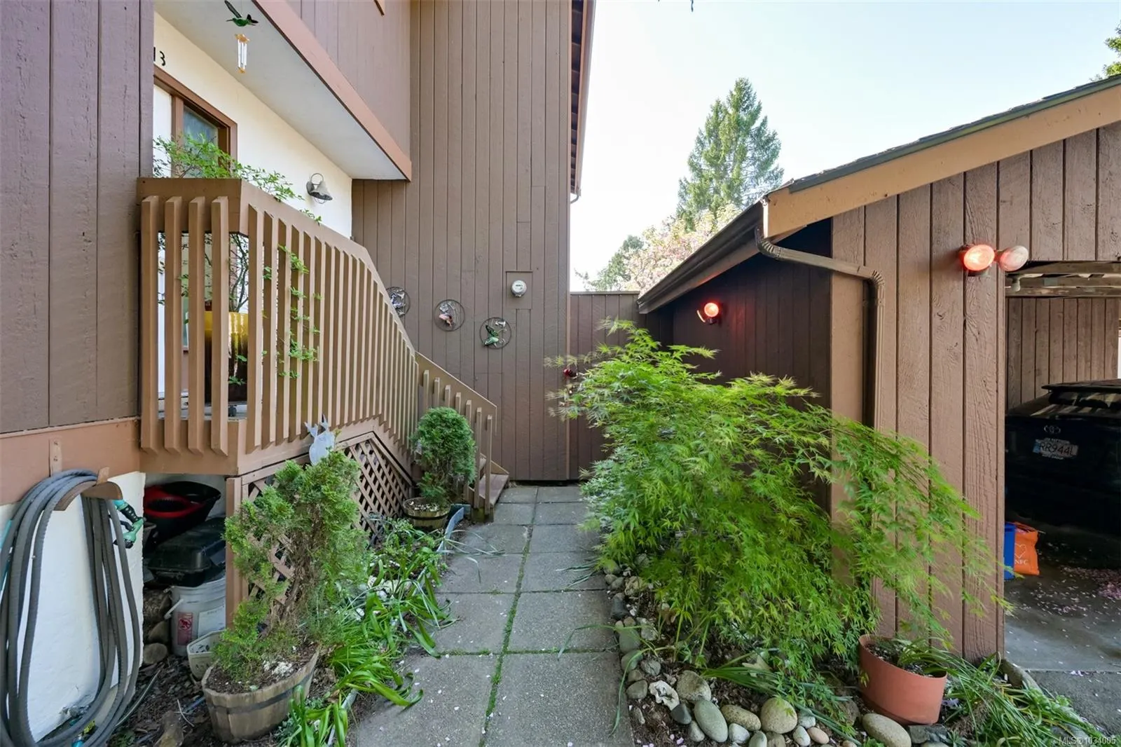 933 Admirals Rd