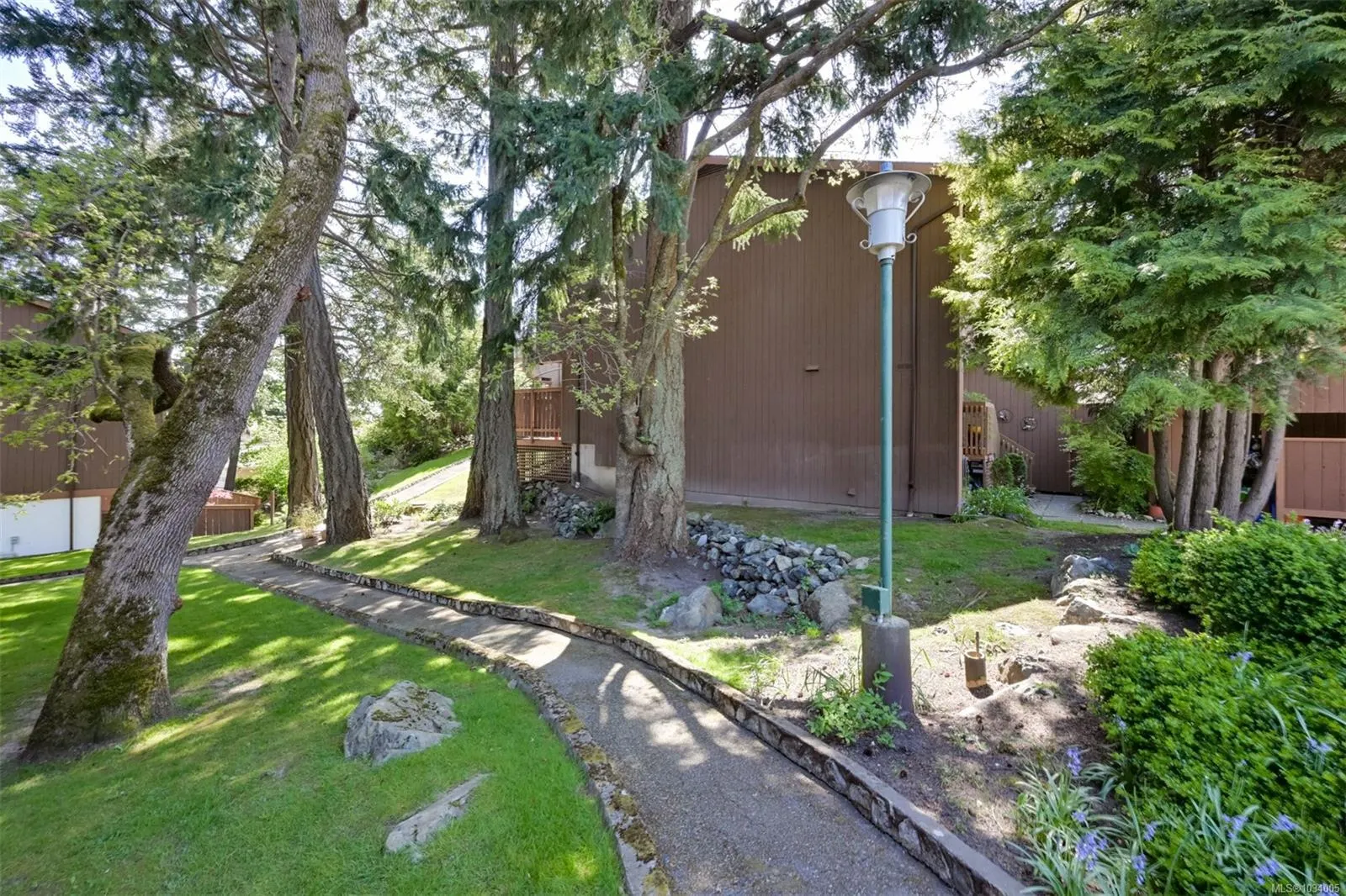 933 Admirals Rd