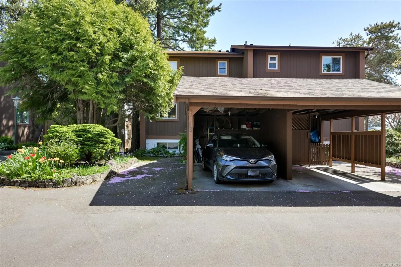 933 Admirals Rd
