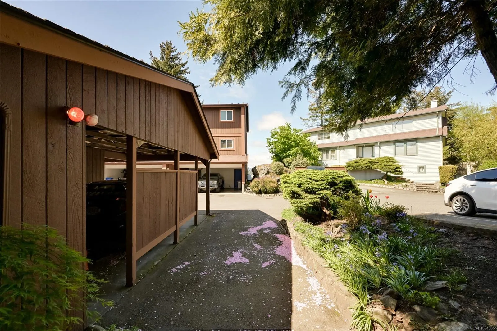 933 Admirals Rd