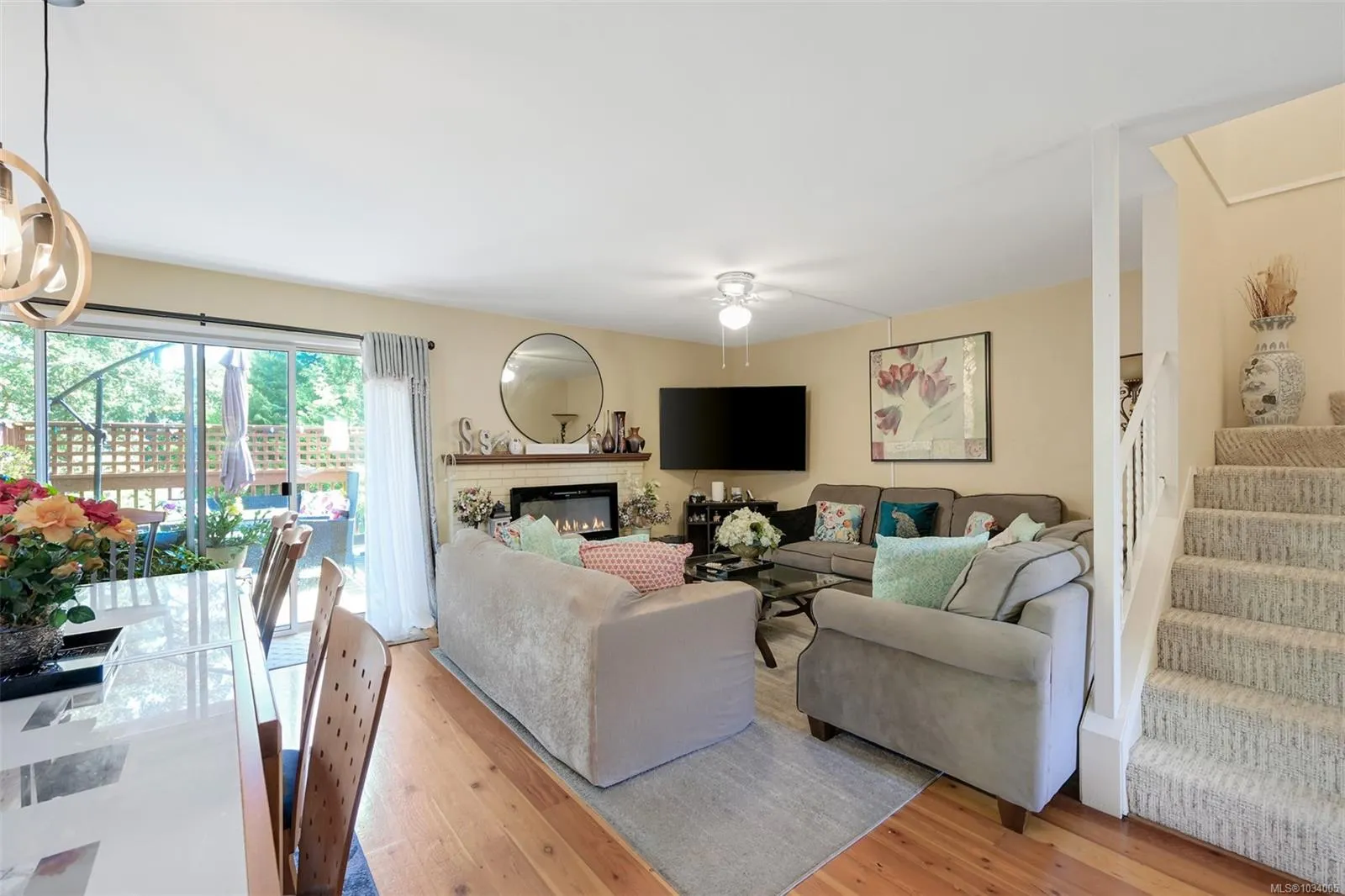 933 Admirals Rd