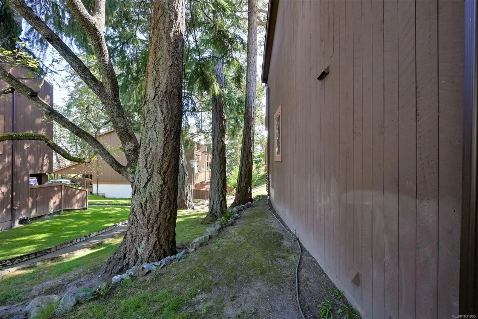 933 Admirals Rd