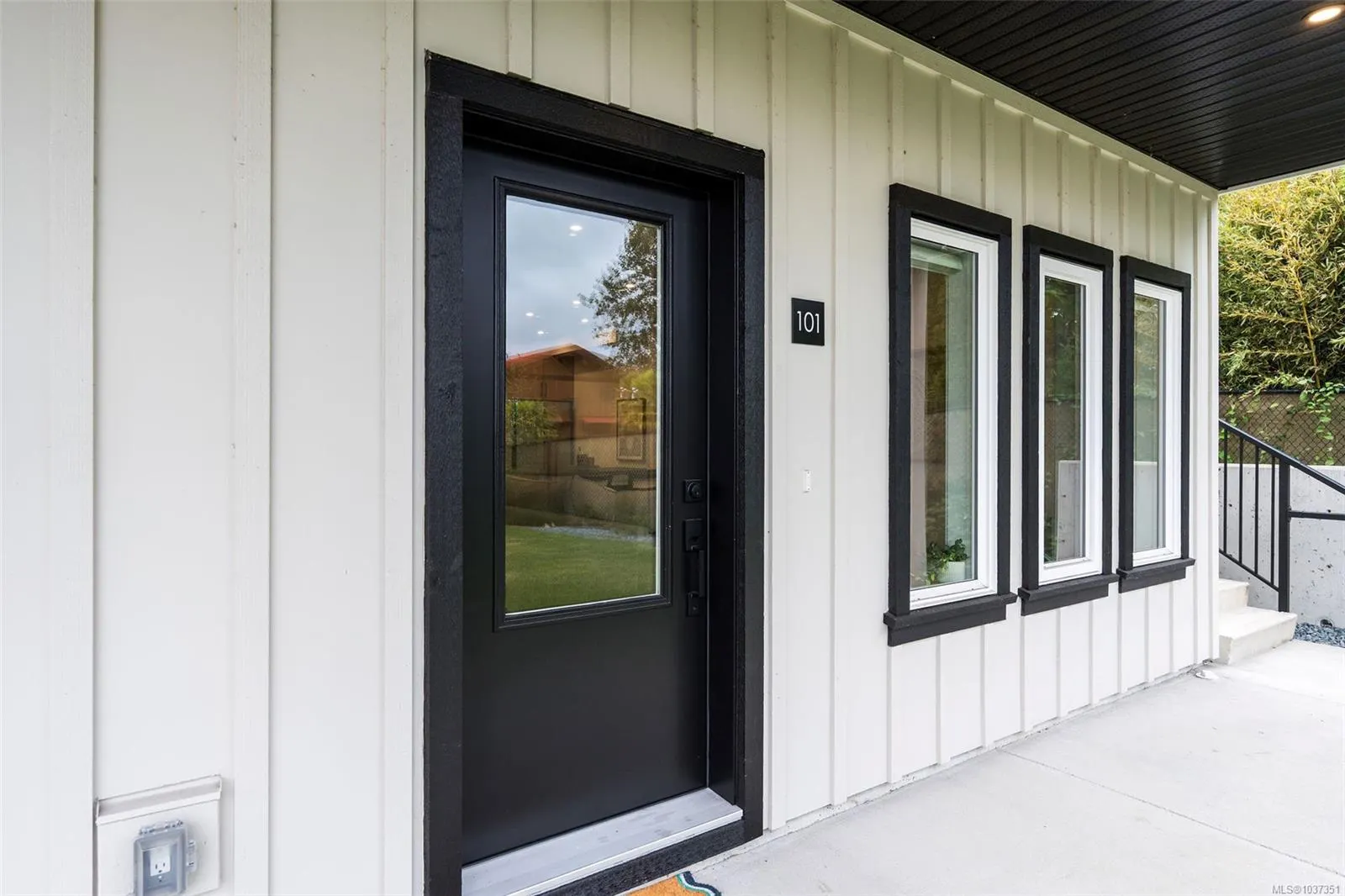 7057 Central Saanich Rd