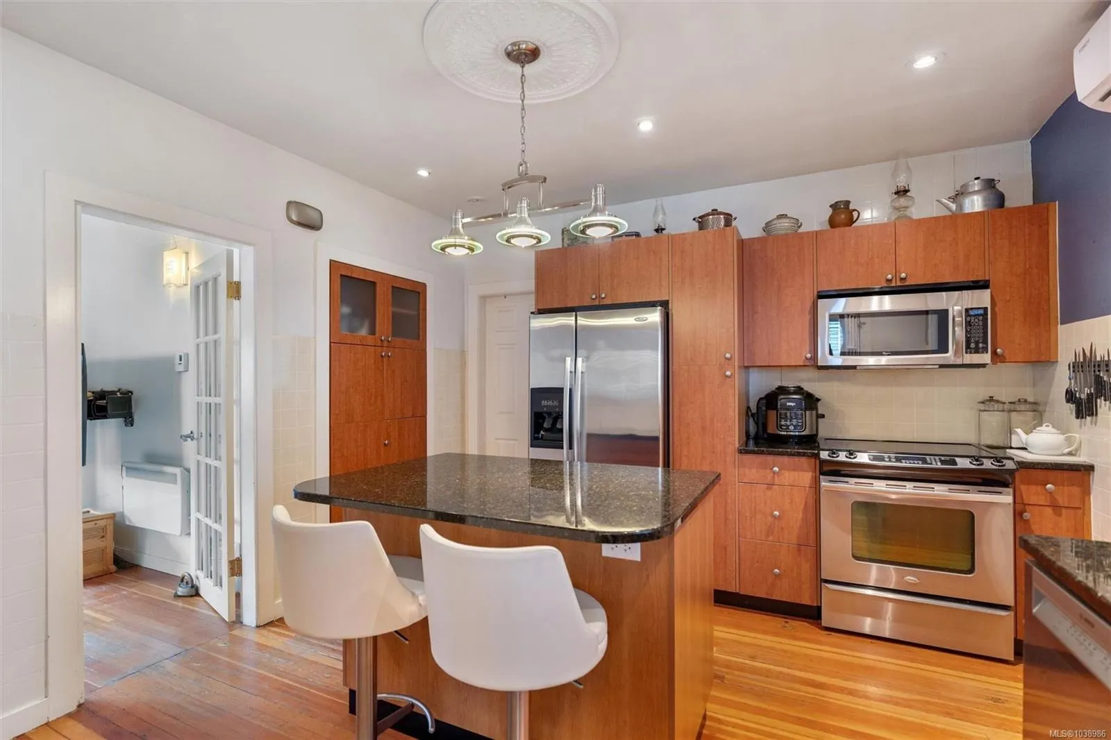 838 Old Esquimalt Rd