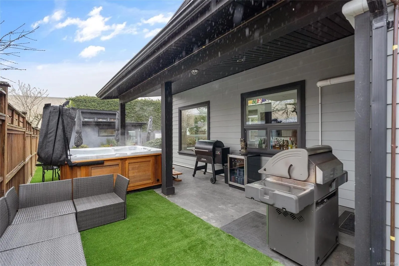 838 Old Esquimalt Rd