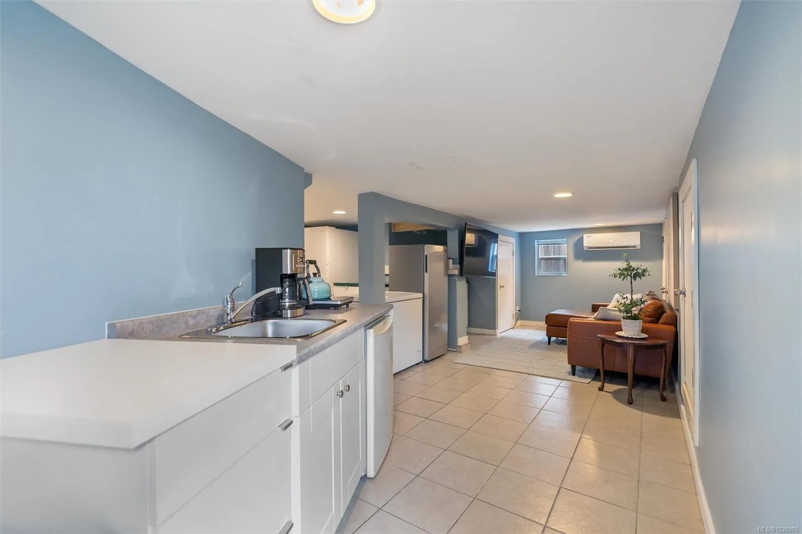 838 Old Esquimalt Rd