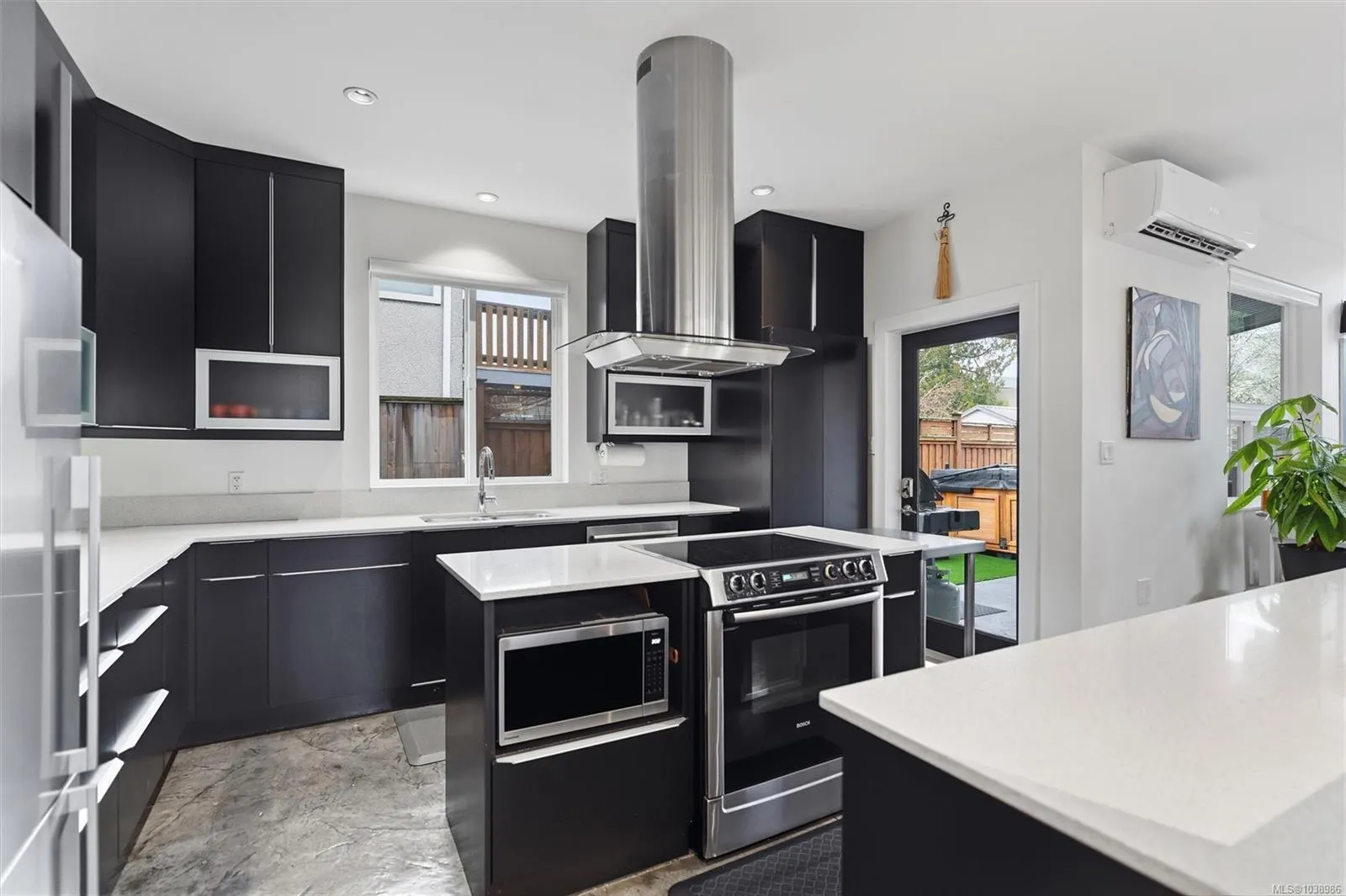 838 Old Esquimalt Rd
