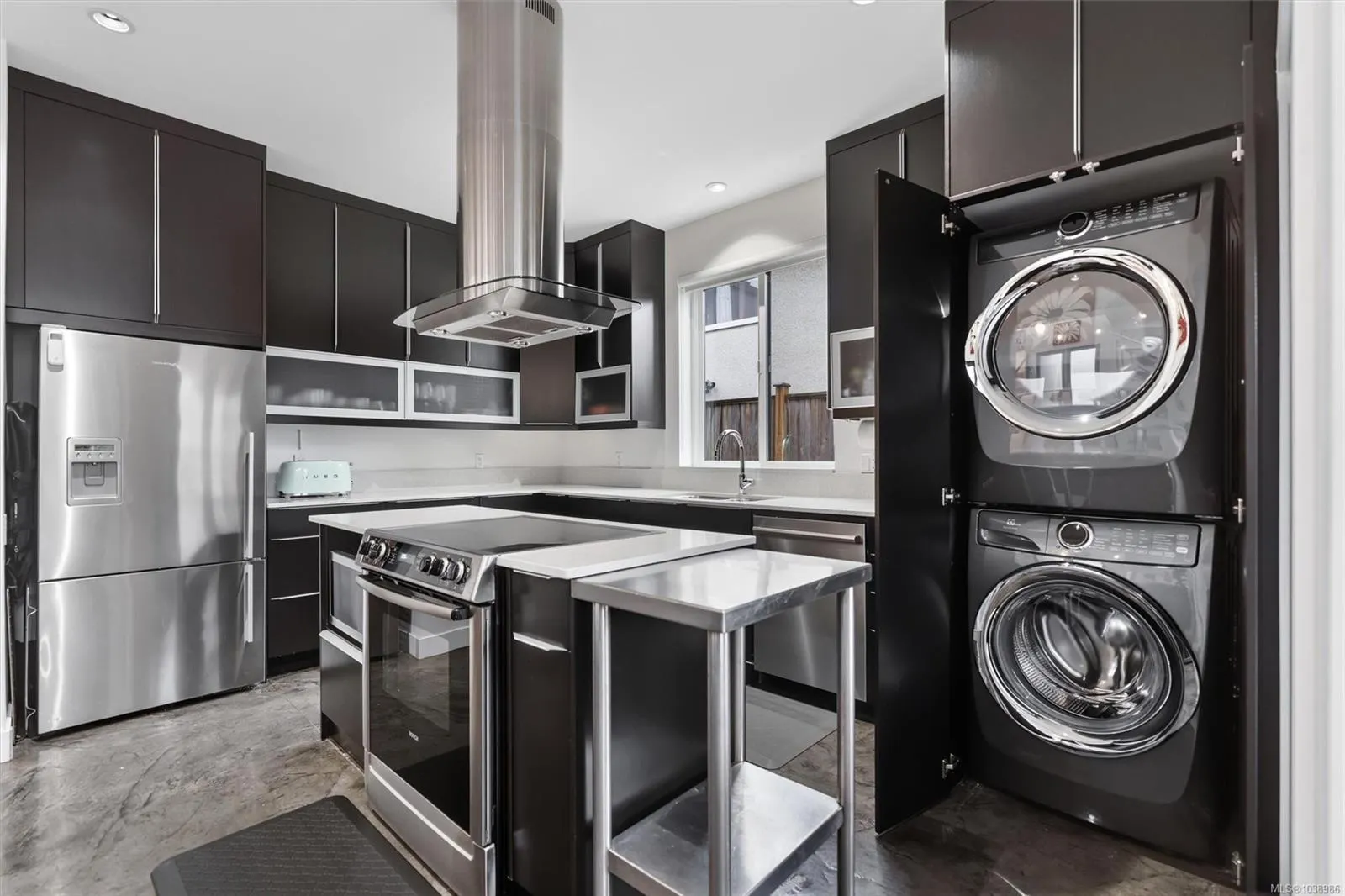838 Old Esquimalt Rd