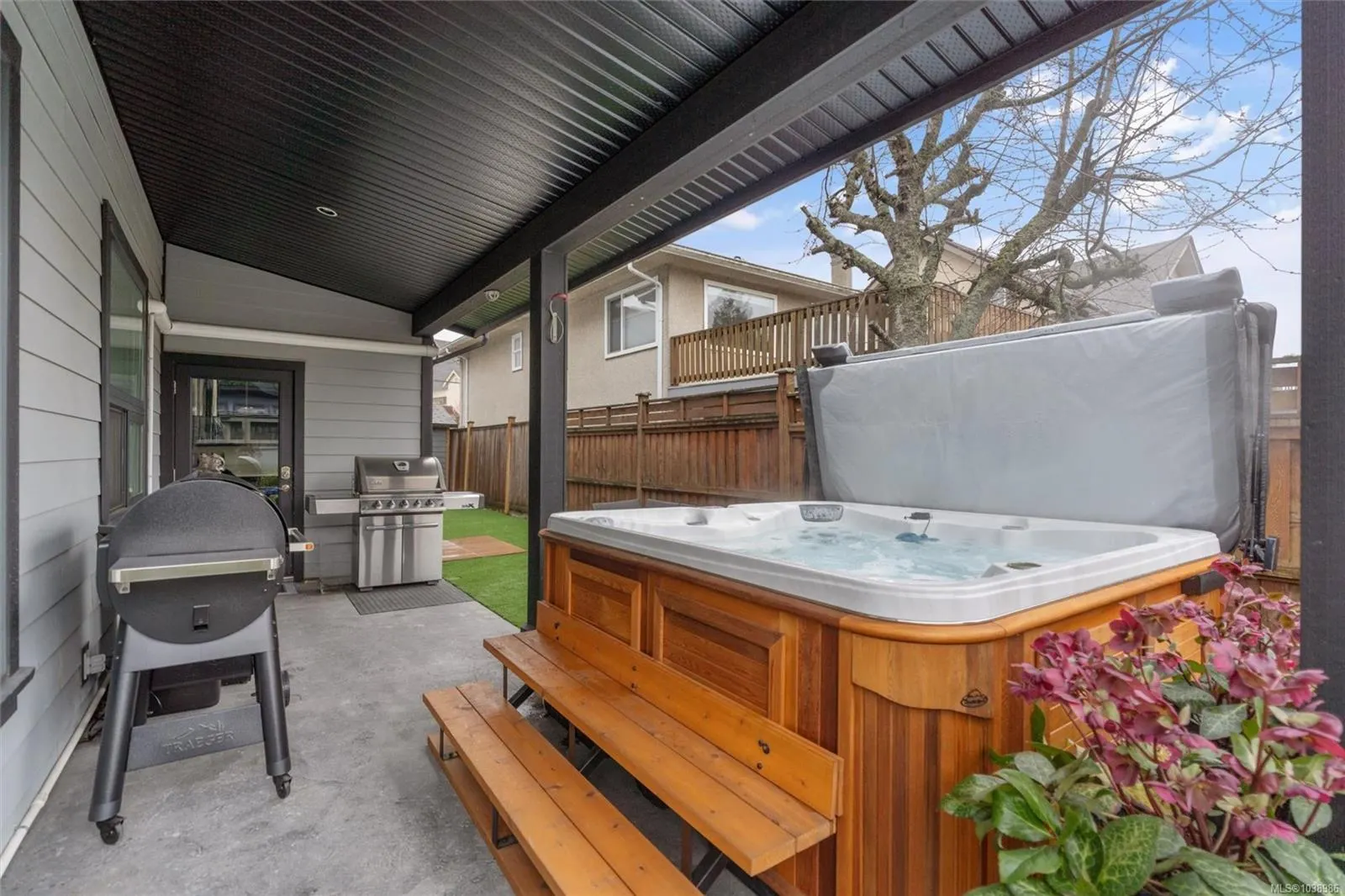 838 Old Esquimalt Rd