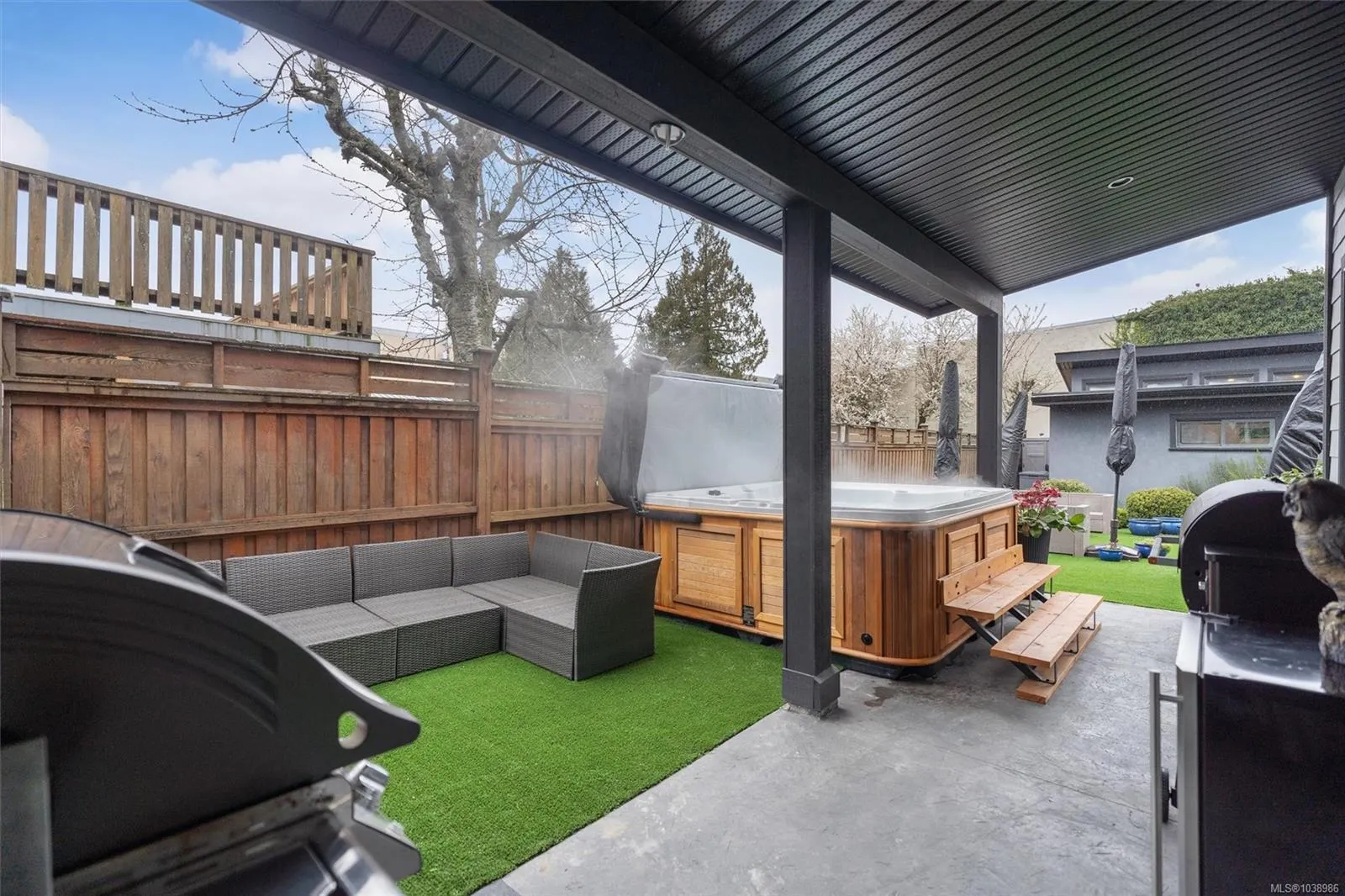 838 Old Esquimalt Rd