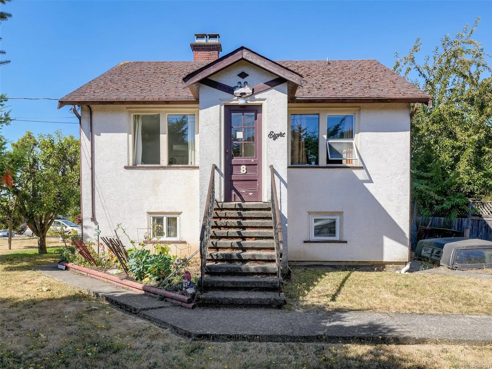 8 Camden Ave