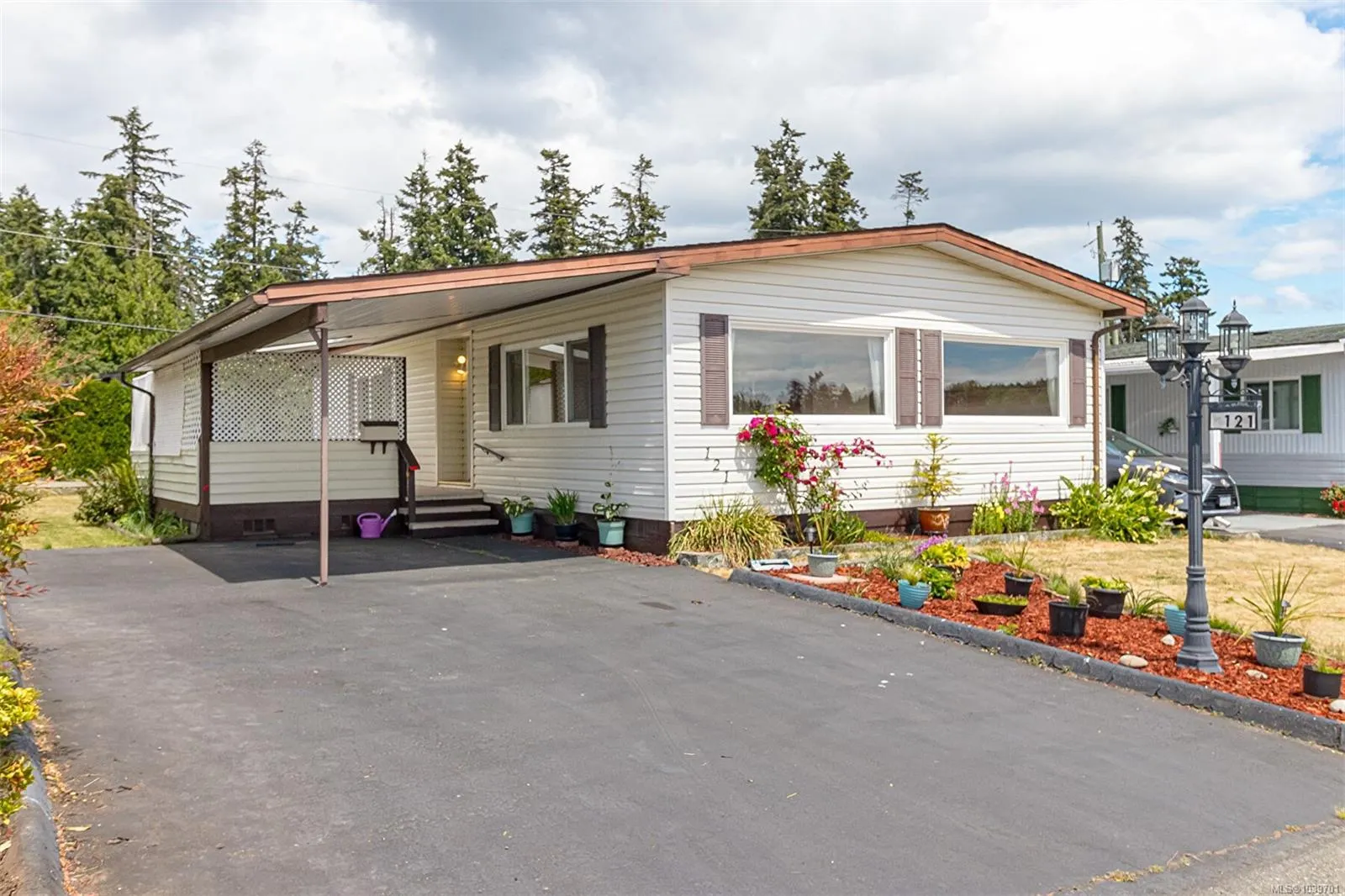 7701 Central Saanich Rd