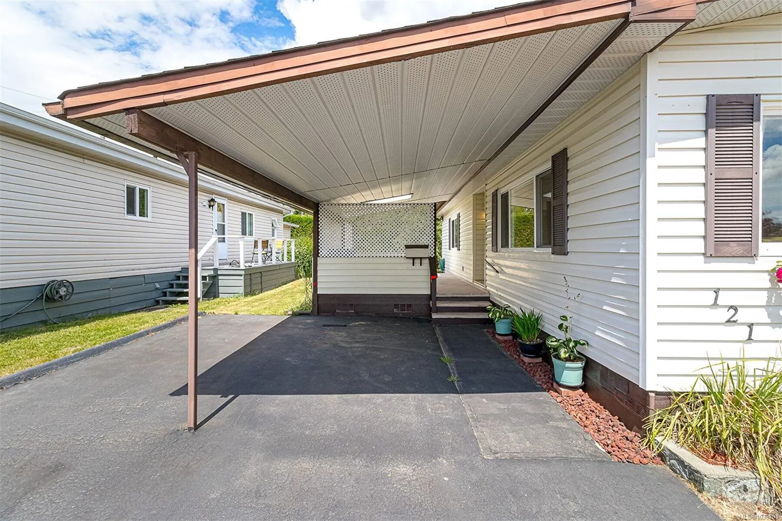 7701 Central Saanich Rd