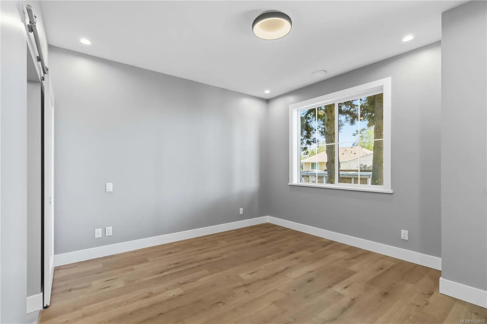 2312 Orchard Ave