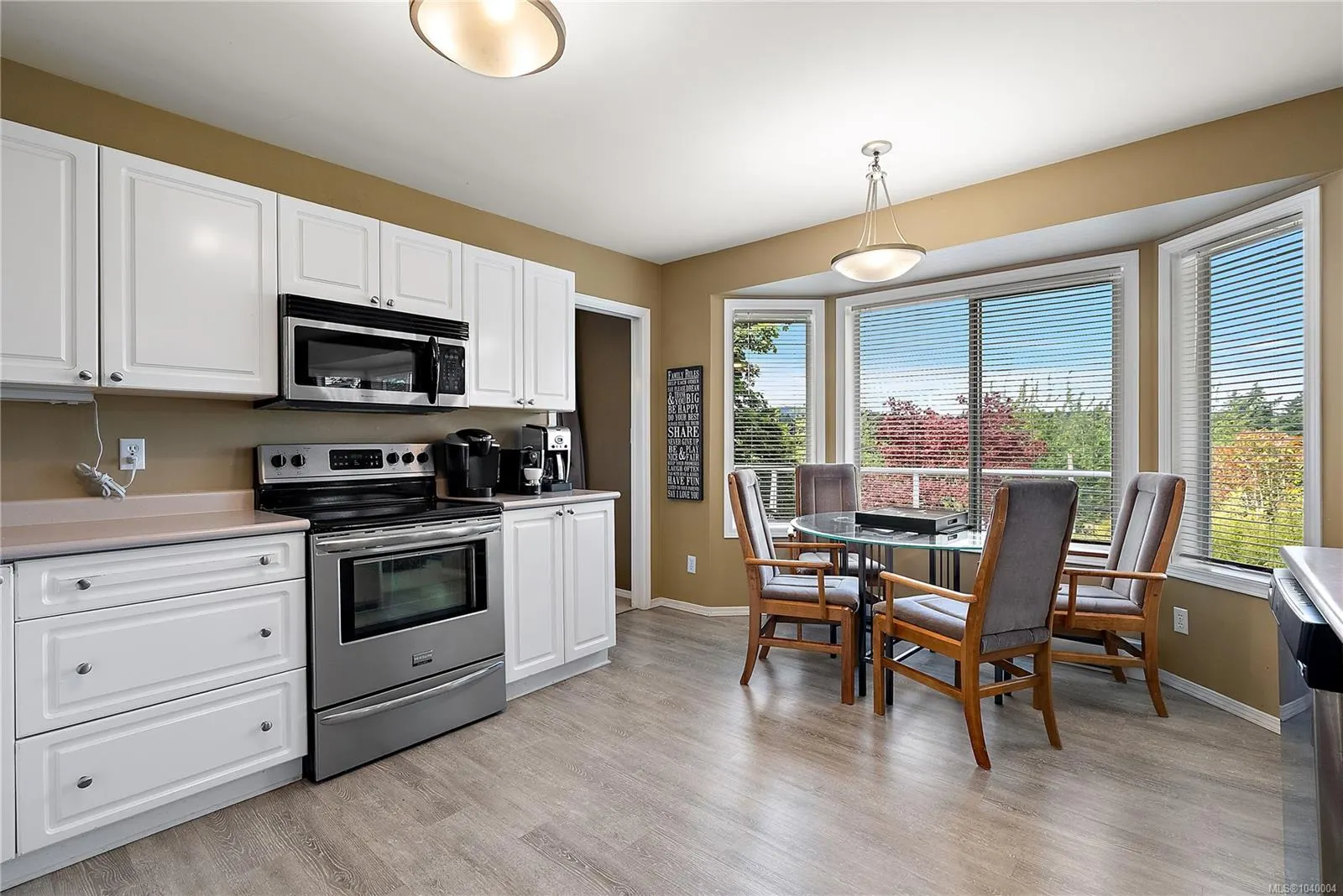6599 Central Saanich Rd