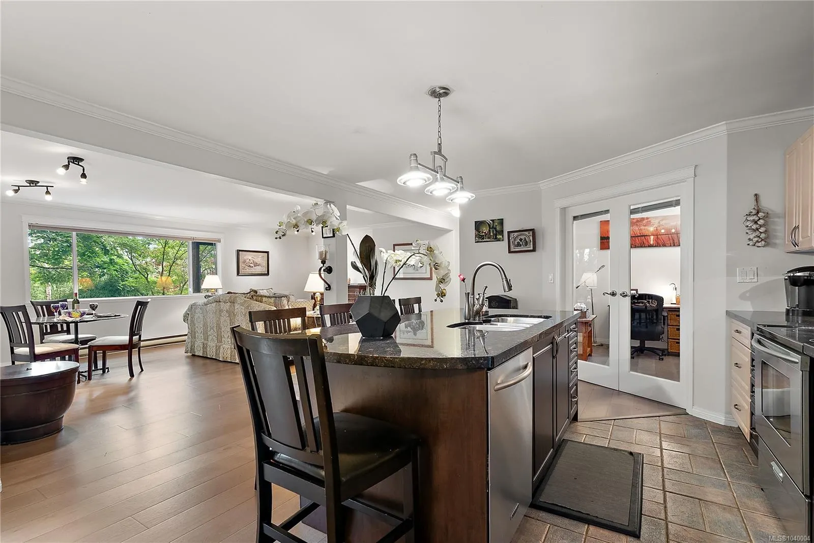 6599 Central Saanich Rd
