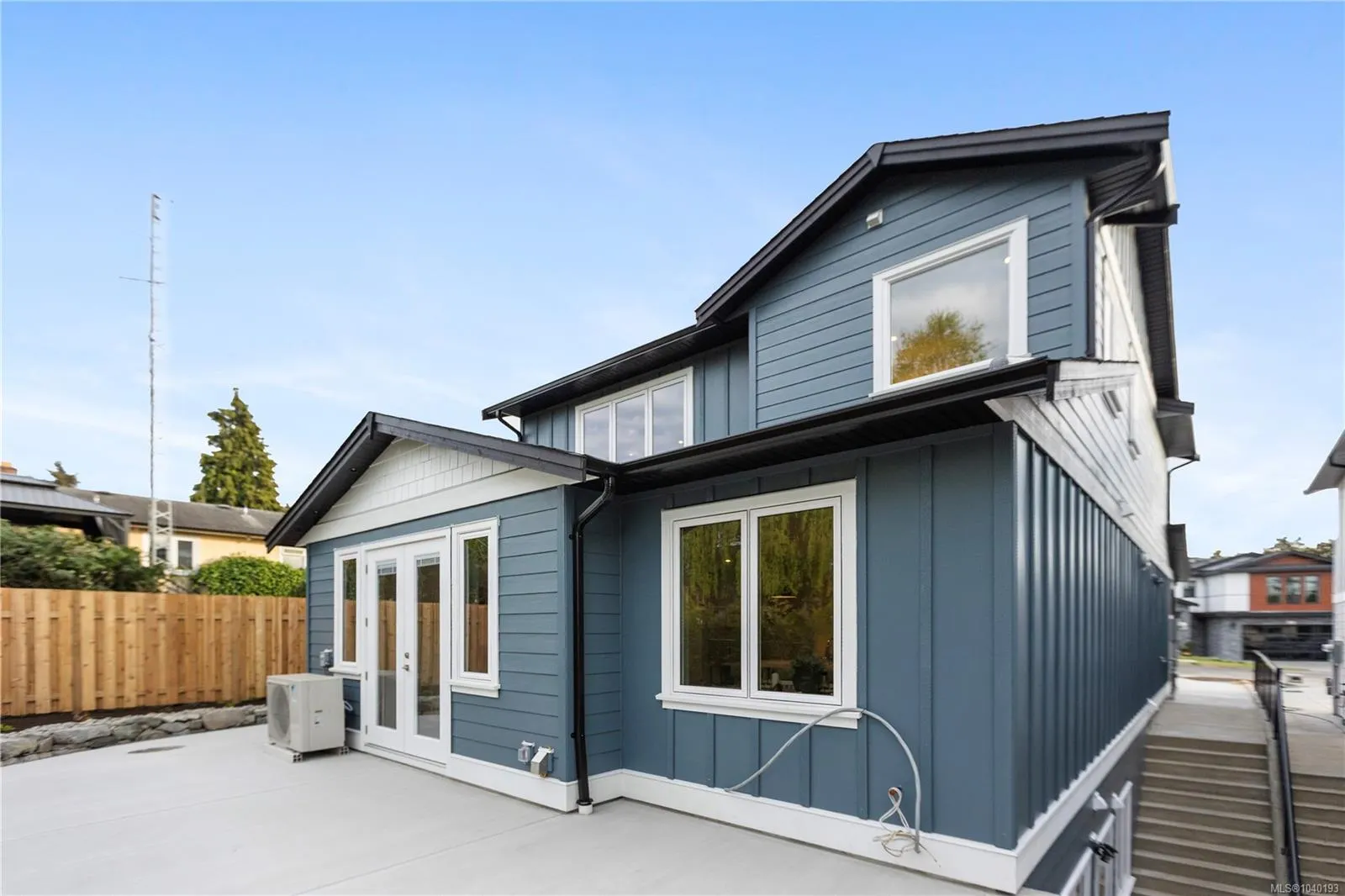 220 Kamloops Ave